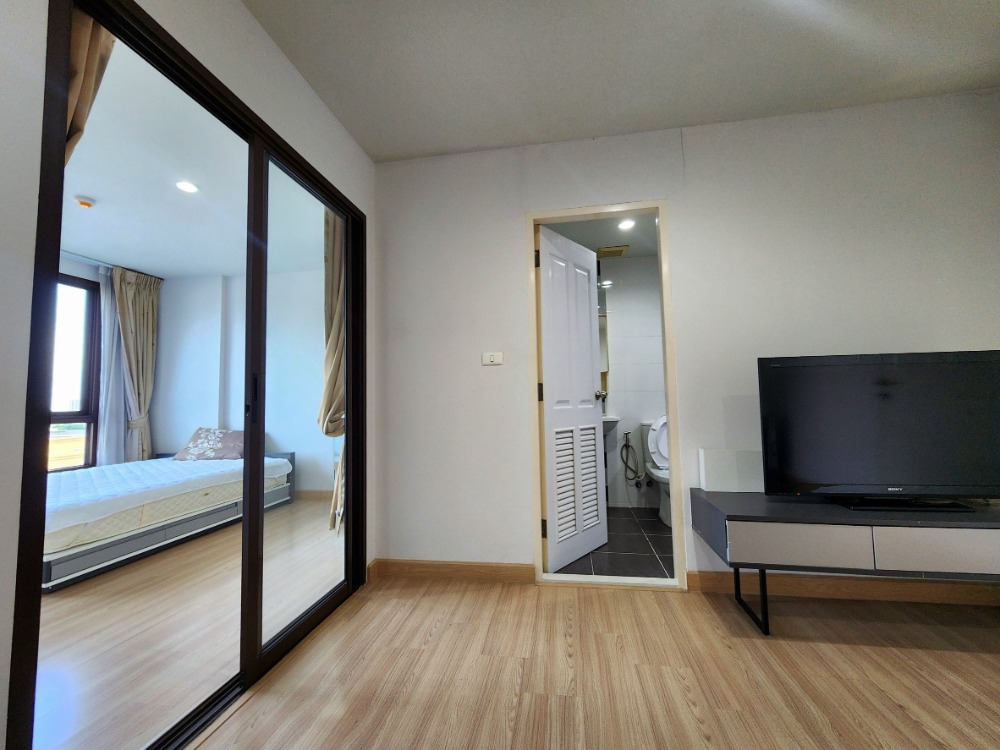 For RentCondoBangna, Bearing, Lasalle : Status as per the cover photo**Room available, east side, 8th floor, topmost, private**For rent, The Niche Mono Bangna, Phase 1, Building B, ready to move in, ready to view.