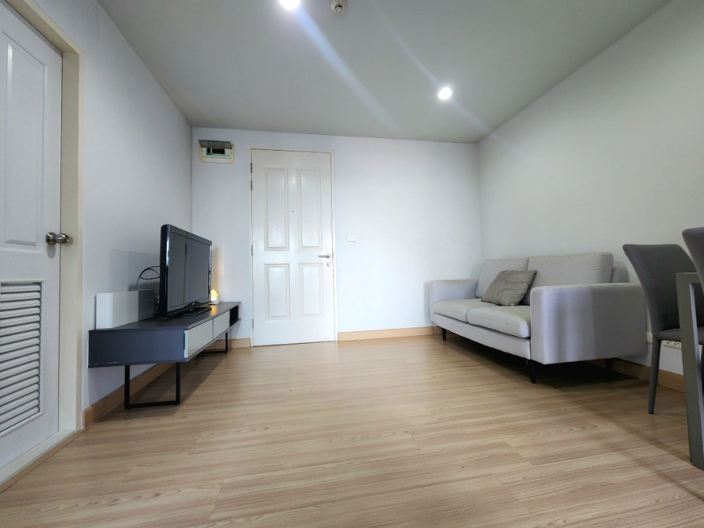 For RentCondoBangna, Bearing, Lasalle : Status as per the cover photo**Room available, east side, 8th floor, topmost, private**For rent, The Niche Mono Bangna, Phase 1, Building B, ready to move in, ready to view.