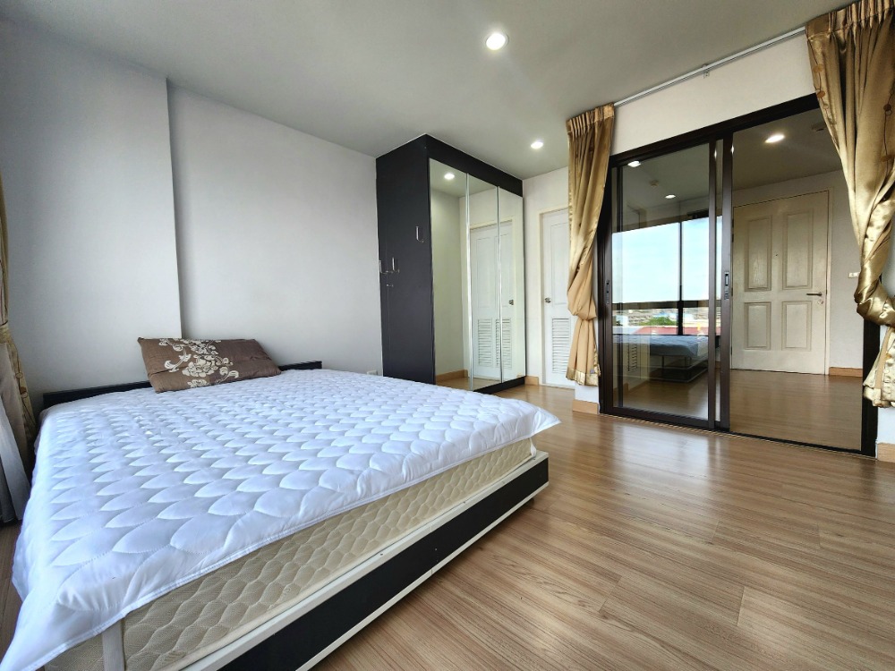 For RentCondoBangna, Bearing, Lasalle : Status as per the cover photo**Room available, east side, 8th floor, topmost, private**For rent, The Niche Mono Bangna, Phase 1, Building B, ready to move in, ready to view.