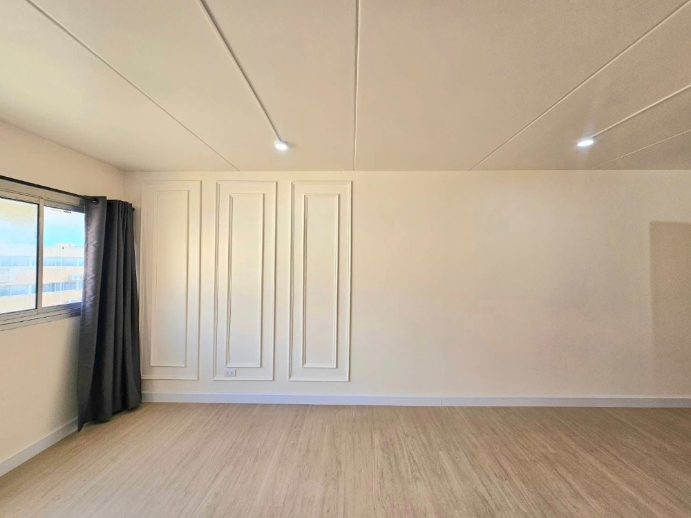 For SaleCondoChaengwatana, Muangthong : The owner sells it himself for 590,000 baht, free transfer only. You didn't see it wrong, 590,000, ready to transfer.