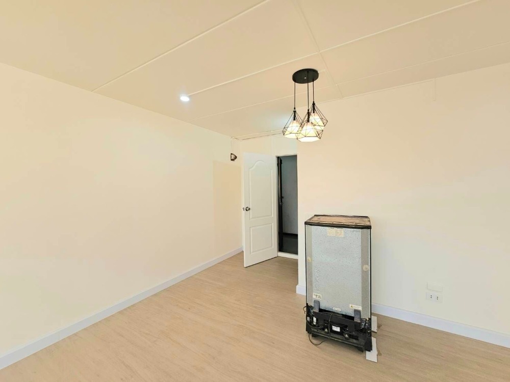 For SaleCondoChaengwatana, Muangthong : The owner sells it himself for 590,000 baht, free transfer only. You didn't see it wrong, 590,000, ready to transfer.