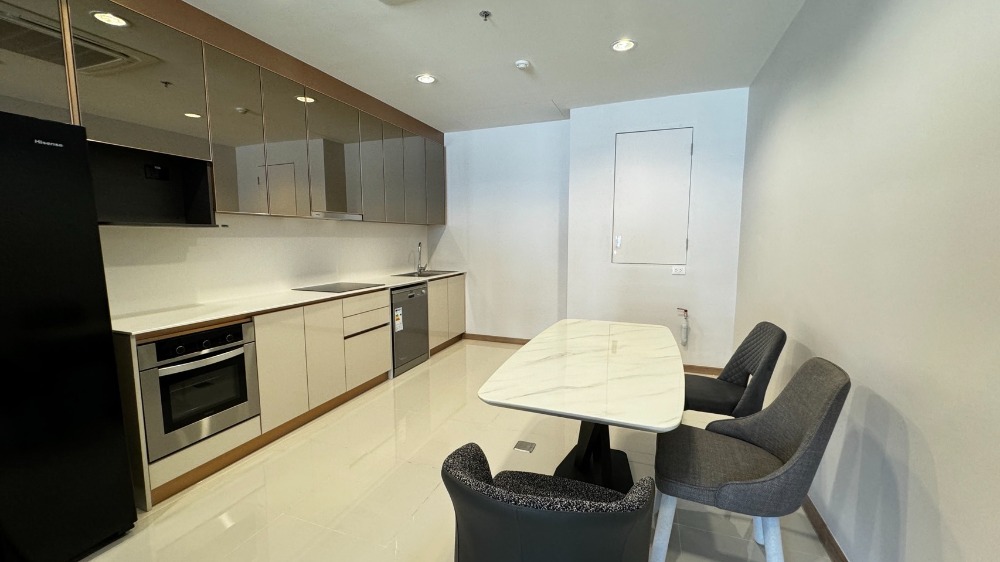 ให้เช่าคอนโดสาทร นราธิวาส : 📌FOR RENT📌 Sathorn 111 area 125 sq.m 2 Beds 2 Baths Fully Furnished and Pet Friendly {NEW}