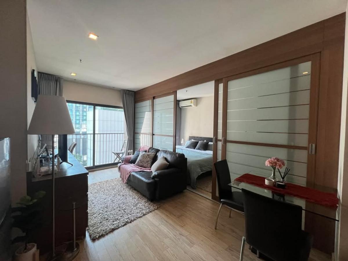 For RentCondoSukhumvit, Asoke, Thonglor : Noble Remix BTS Thonglor ➡️ Skywalk to the building directly from the BTS Thonglor.