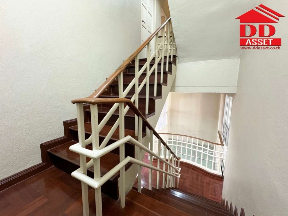 For SaleTownhomePattanakan, Srinakarin : For sale/rent 4-story townhouse, Baan Waratorn Ville Phatthanakan 44 project, code: T8067