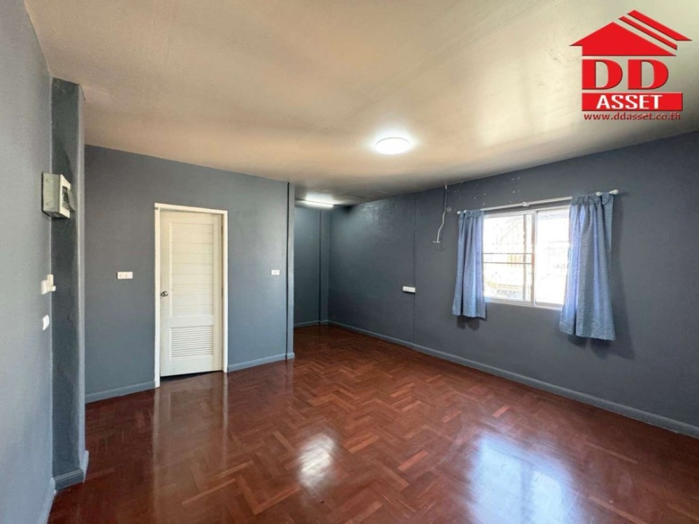 For SaleTownhomePattanakan, Srinakarin : For sale/rent 4-story townhouse, Baan Waratorn Ville Phatthanakan 44 project, code: T8067