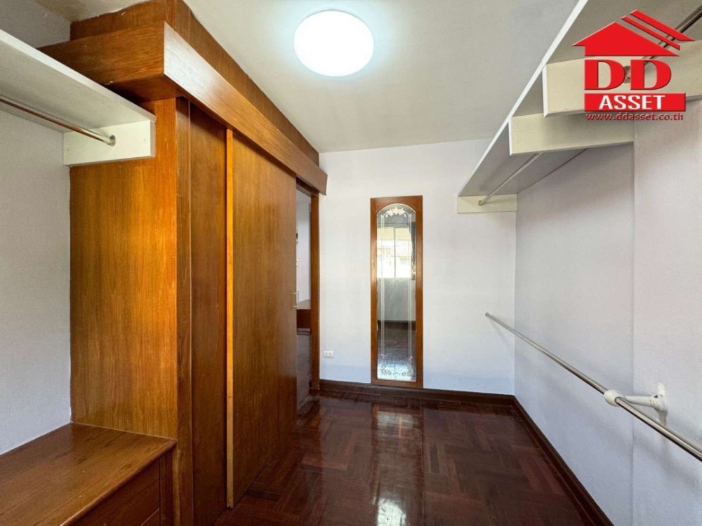 For SaleTownhomePattanakan, Srinakarin : For sale/rent 4-story townhouse, Baan Waratorn Ville Phatthanakan 44 project, code: T8067