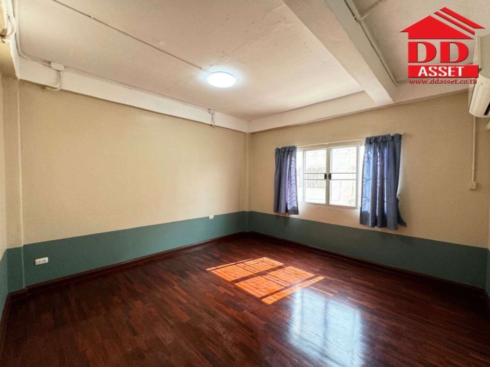 For SaleTownhomePattanakan, Srinakarin : For sale/rent 4-story townhouse, Baan Waratorn Ville Phatthanakan 44 project, code: T8067