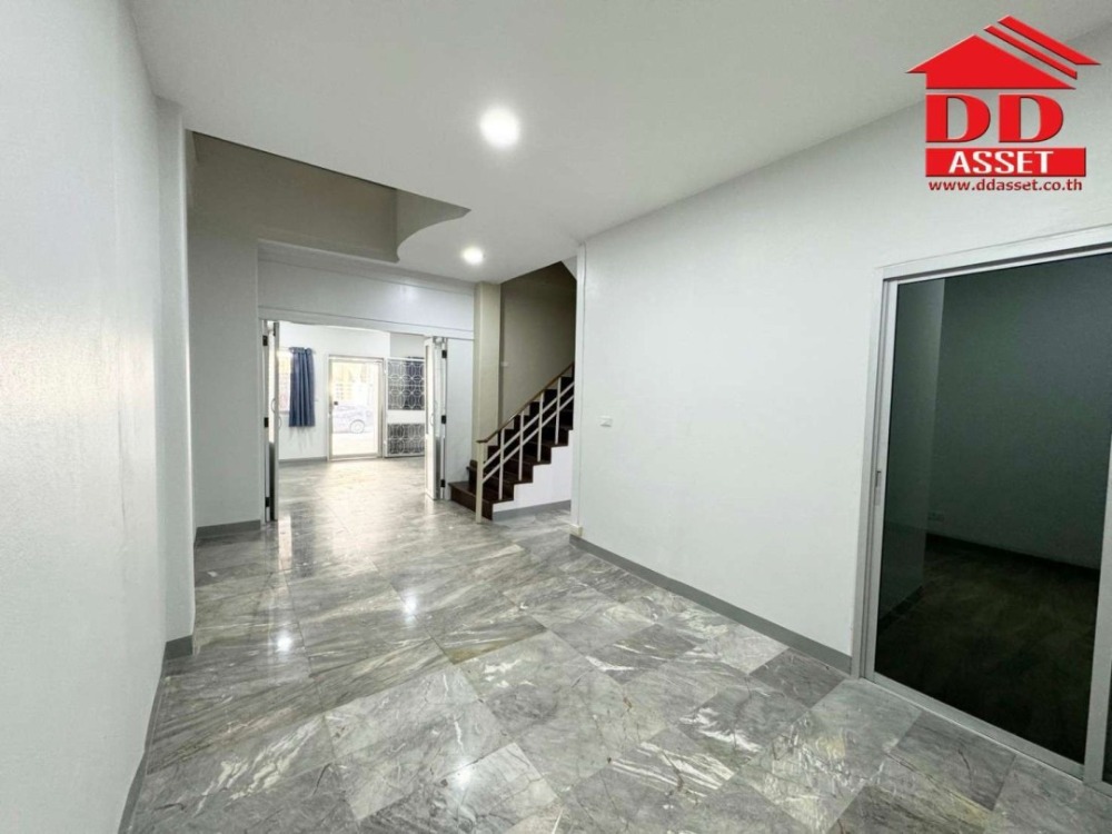 For SaleTownhomePattanakan, Srinakarin : For sale/rent 4-story townhouse, Baan Waratorn Ville Phatthanakan 44 project, code: T8067