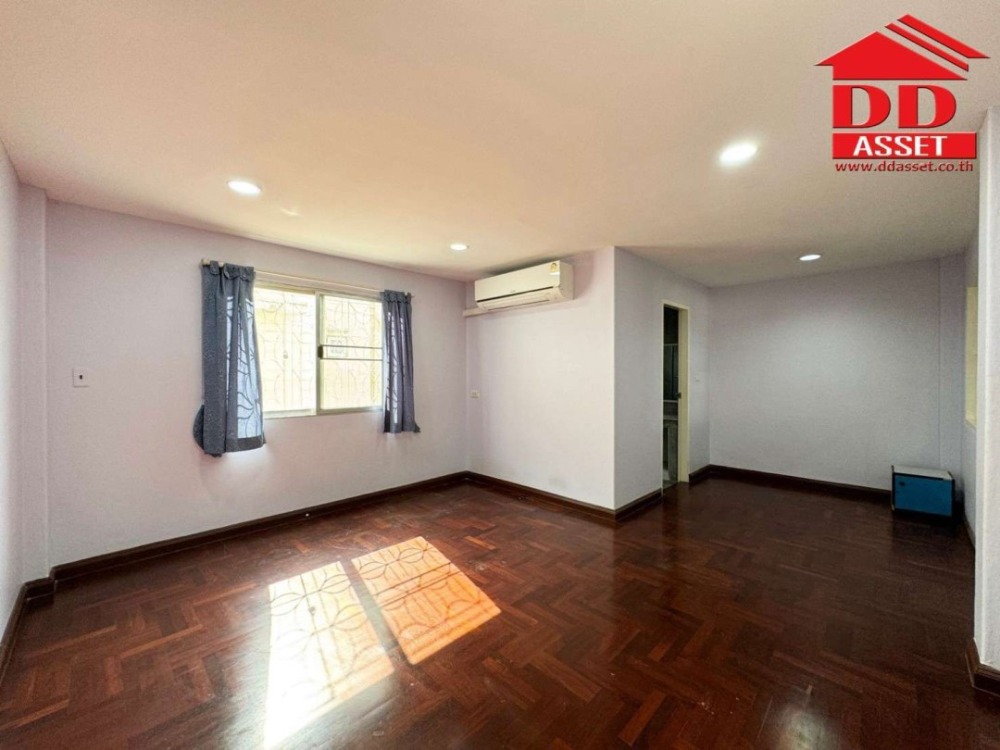 For SaleTownhomePattanakan, Srinakarin : For sale/rent 4-story townhouse, Baan Waratorn Ville Phatthanakan 44 project, code: T8067