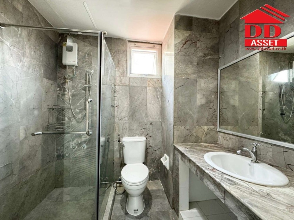 For SaleTownhomePattanakan, Srinakarin : For sale/rent 4-story townhouse, Baan Waratorn Ville Phatthanakan 44 project, code: T8067