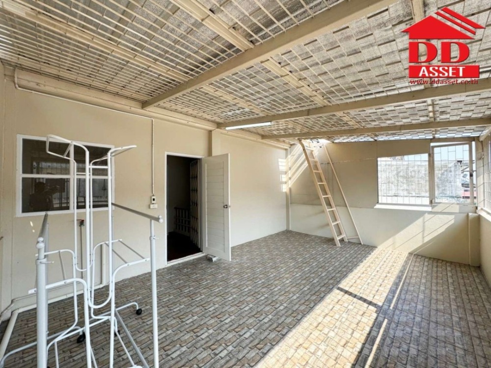 For SaleTownhomePattanakan, Srinakarin : For sale/rent 4-story townhouse, Baan Waratorn Ville Phatthanakan 44 project, code: T8067