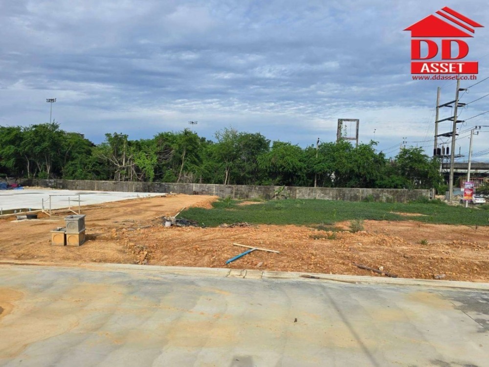 For RentWarehouseSamut Prakan,Samrong : Warehouse for rent, location next to Nam Daeng - Bang Phli, next to the main road, near Wat Nam Daeng. Srinakarin Road, Bangna, area 1,000 sq m., code F8012.