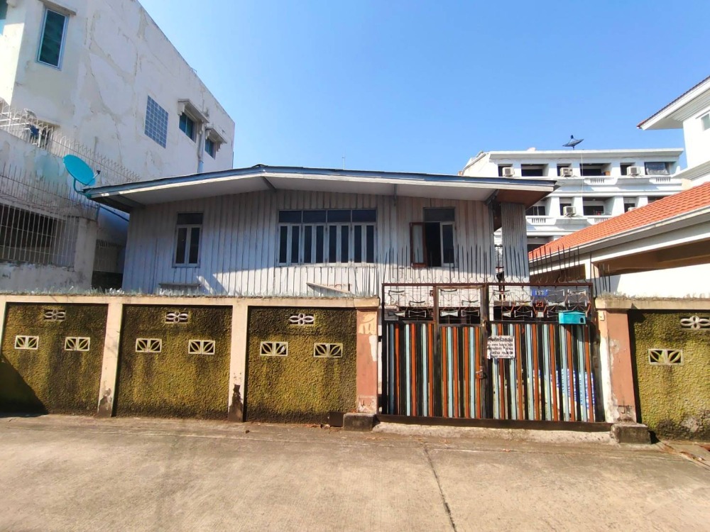 For SaleLandSathorn, Narathiwat : Male, land with empty house, 49 sq m, Chong Nonsi, Yannawa