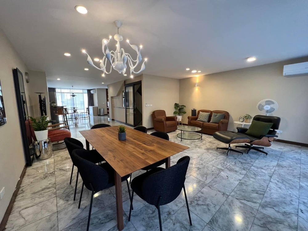 ให้เช่าทาวน์โฮมพัฒนาการ ศรีนครินทร์ : ● For Rent ● ทาวน์เฮาส์ 5 ชั้น 4 ห้องนอน | 30.60 ตร.ว. 400.00ตร.ม. | ใกล้ โรงพยาบาลวิภาราม 6 นาที, โรงเรียนเตรียมอุดมศึกษาพัฒนาการ 7 นาที, MRT สถานีกลันตัน 10 นาที