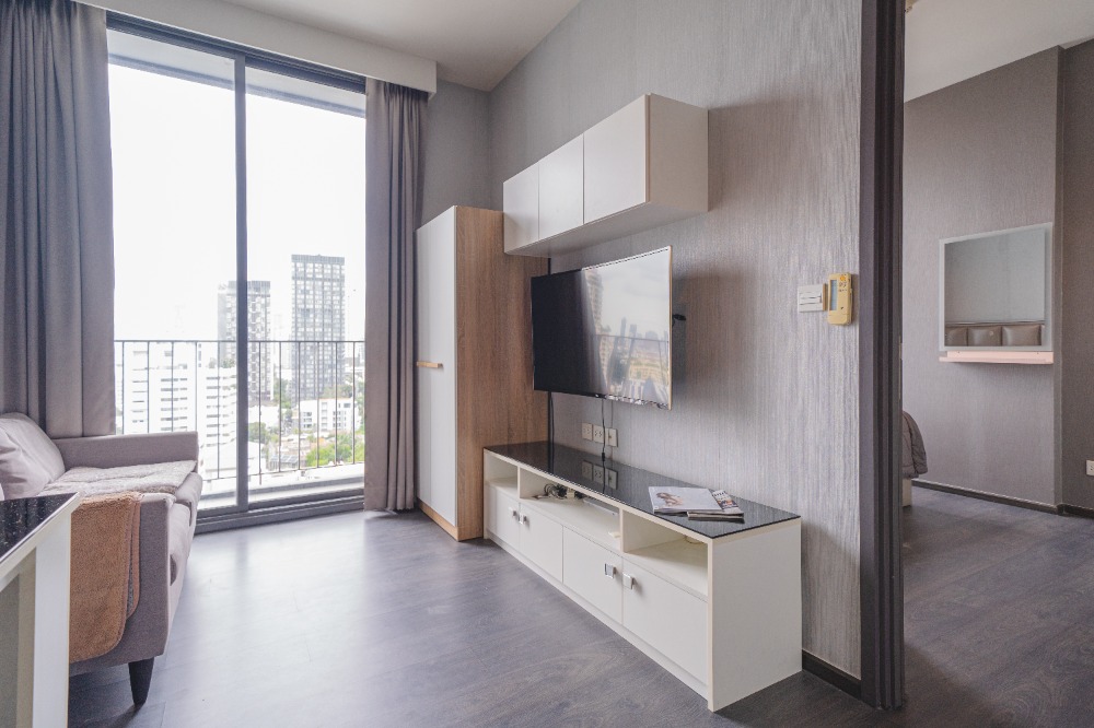 ให้เช่าคอนโดสุขุมวิท อโศก ทองหล่อ : ปล่อยเช่า Edge By Sansiri (Sukhumvit 23) เอดจ์ บาย แสนสิริ สุขุมวิท 23 ใกล้ BTS อโศกและ MRT สุขุมวิท ในระยะเดินถึงห้องสวย เฟอร์ครบ ชั้น 11 วิวเมือง