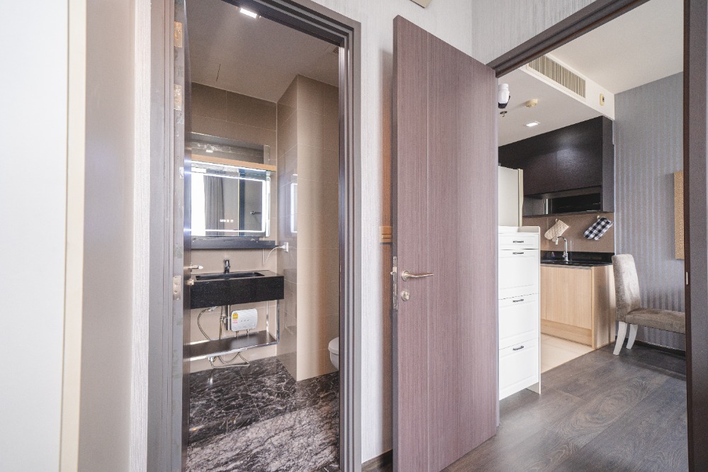 ให้เช่าคอนโดสุขุมวิท อโศก ทองหล่อ : ปล่อยเช่า Edge By Sansiri (Sukhumvit 23) เอดจ์ บาย แสนสิริ สุขุมวิท 23 ใกล้ BTS อโศกและ MRT สุขุมวิท ในระยะเดินถึงห้องสวย เฟอร์ครบ ชั้น 11 วิวเมือง