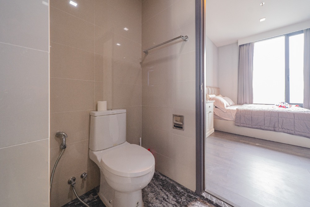 ให้เช่าคอนโดสุขุมวิท อโศก ทองหล่อ : ปล่อยเช่า Edge By Sansiri (Sukhumvit 23) เอดจ์ บาย แสนสิริ สุขุมวิท 23 ใกล้ BTS อโศกและ MRT สุขุมวิท ในระยะเดินถึงห้องสวย เฟอร์ครบ ชั้น 11 วิวเมือง