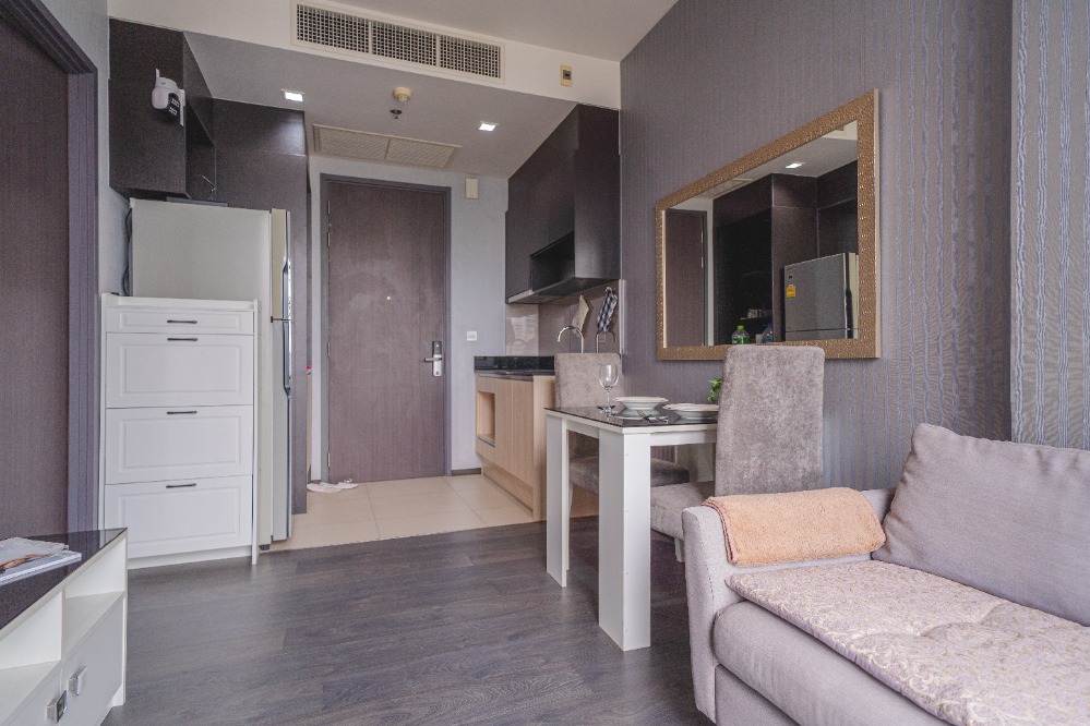 ให้เช่าคอนโดสุขุมวิท อโศก ทองหล่อ : ปล่อยเช่า Edge By Sansiri (Sukhumvit 23) เอดจ์ บาย แสนสิริ สุขุมวิท 23 ใกล้ BTS อโศกและ MRT สุขุมวิท ในระยะเดินถึงห้องสวย เฟอร์ครบ ชั้น 11 วิวเมือง