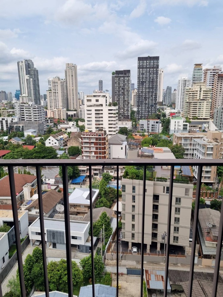 ให้เช่าคอนโดสุขุมวิท อโศก ทองหล่อ : ปล่อยเช่า Edge By Sansiri (Sukhumvit 23) เอดจ์ บาย แสนสิริ สุขุมวิท 23 ใกล้ BTS อโศกและ MRT สุขุมวิท ในระยะเดินถึงห้องสวย เฟอร์ครบ ชั้น 11 วิวเมือง