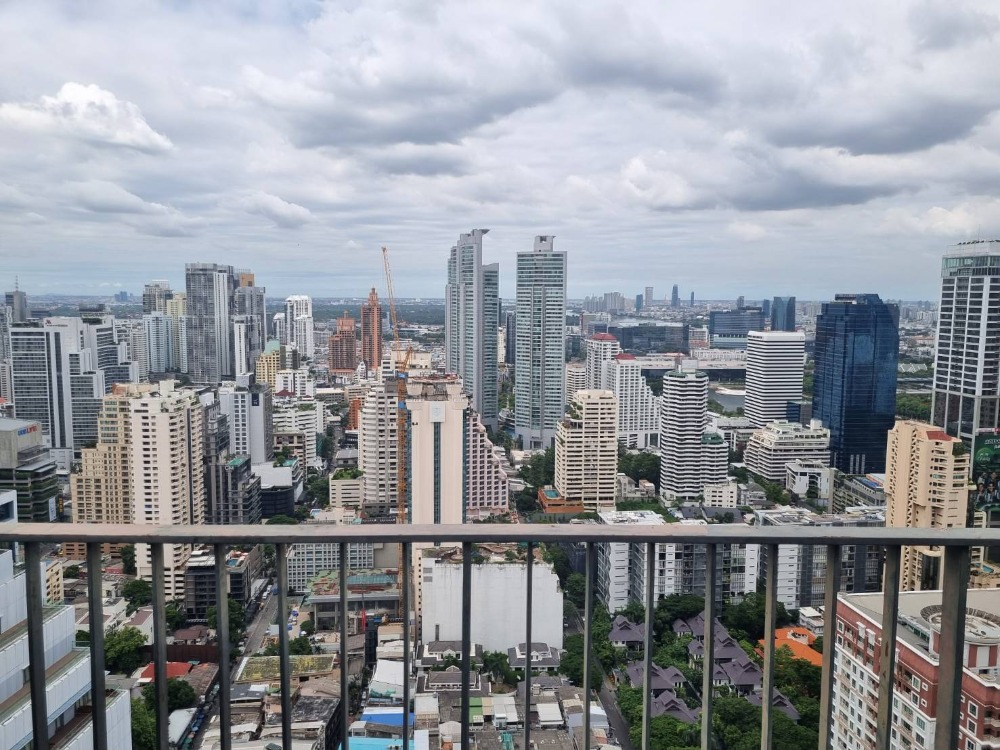 ให้เช่าคอนโดสุขุมวิท อโศก ทองหล่อ : ปล่อยเช่า Edge By Sansiri (Sukhumvit 23) เอดจ์ บาย แสนสิริ สุขุมวิท 23 ใกล้ BTS อโศกและ MRT สุขุมวิท ในระยะเดินถึงห้องสวย เฟอร์ครบ ชั้น 11 วิวเมือง