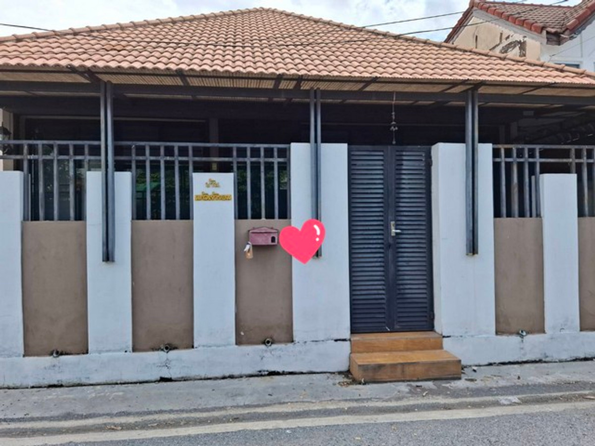 For RentHouseKaset Nawamin,Ladplakao : For rent, single-storey detached house, 52 sq m., on Lat Pla Khao Road, near The JAS, accessible from Lat Phrao 41.