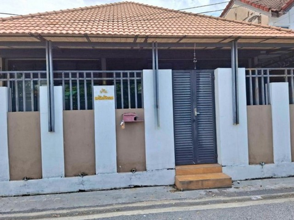 For RentHouseKaset Nawamin,Ladplakao : For rent, single-storey detached house, 52 sq m., on Lat Pla Khao Road, near The JAS, accessible from Lat Phrao 41.