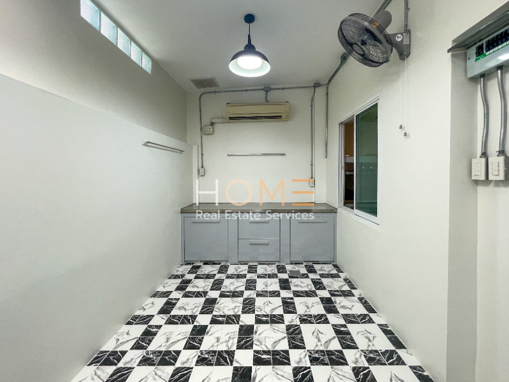 For SaleTownhomeSukhumvit, Asoke, Thonglor : Townhome Sukhumvit 49/13 / 3 bedrooms (for sale), Townhome Sukhumvit 49/13 / 3 Bedrooms (FOR SALE) PALM787
