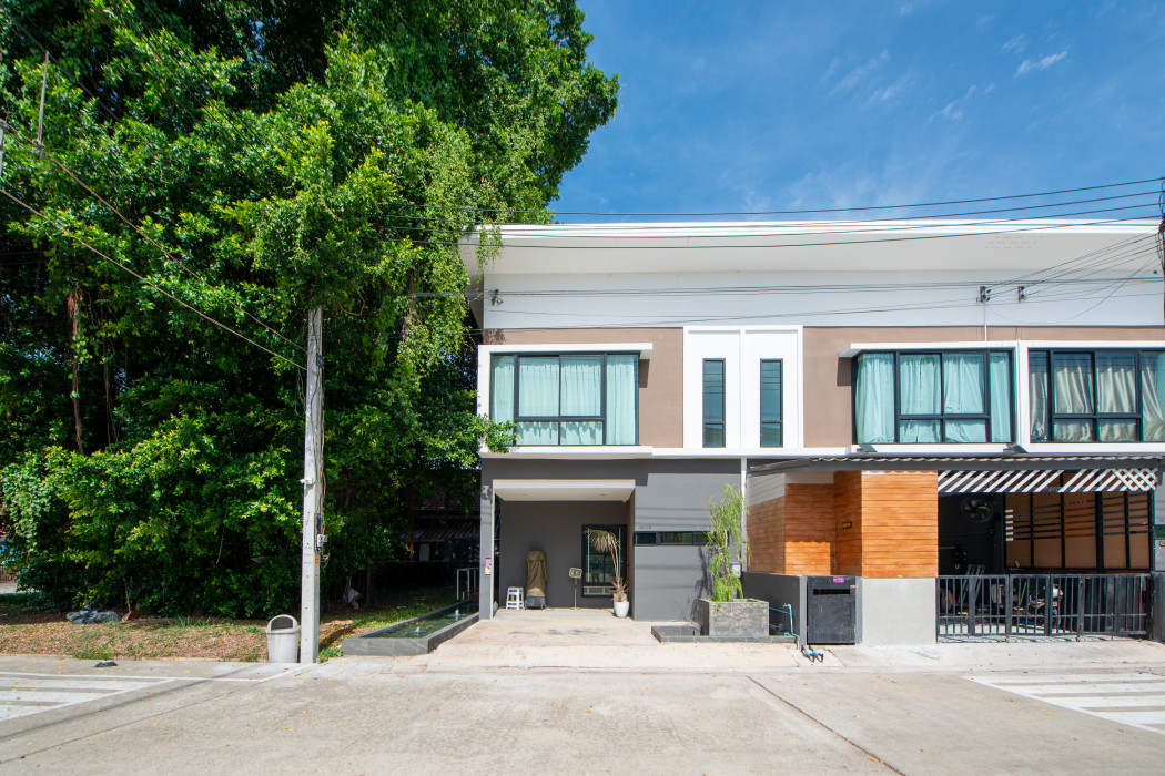 For SaleTownhomeMahachai Samut Sakhon : Townhome for sale, EK Town, Phutthamonthon Sai 4, 144 sq m, 18 sq w, 2 bedrooms, 3 bathrooms, near Central Salaya.