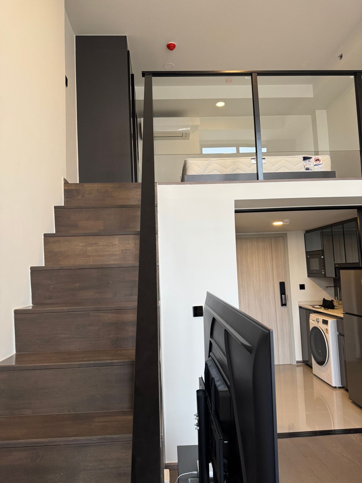 For SaleCondoSiam Paragon ,Chulalongkorn,Samyan : Park Origin Chula - Samyan【𝐒𝐄𝐋𝐋&𝐑𝐄𝐍𝐓】🔥Minimal, airy room, simply decorated. Fully furnished The central part is complete. Opposite Banthat Thong Road. Hurry and reserve now!🔥 Contact Line ID: @hacondo