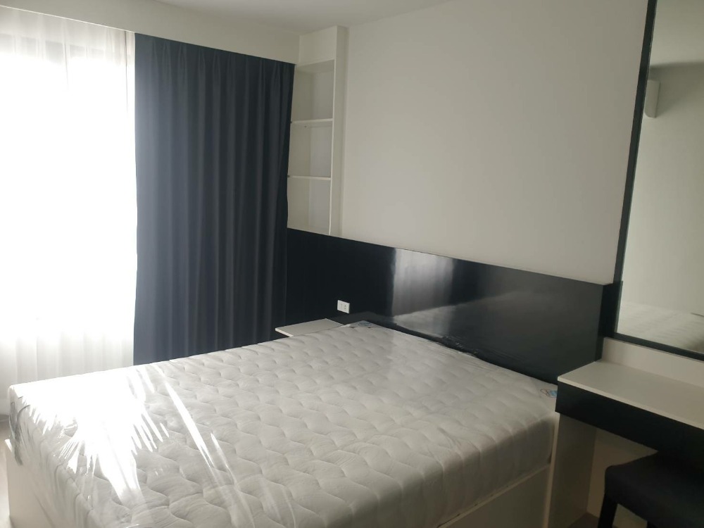 For RentCondoLadprao, Central Ladprao : (for rent) Life Ladprao next to BTS Ladprao Intersection and near MRT Phahon Yothin.