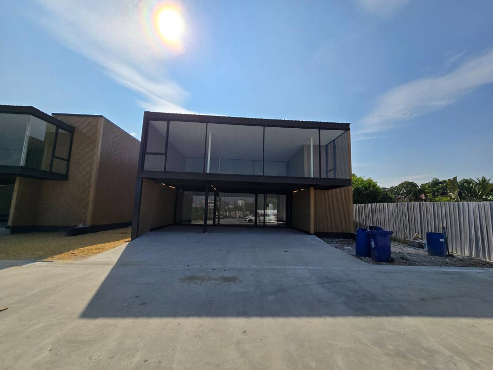 For RentShowroomRama5, Ratchapruek, Bangkruai : West Park Ratchaphruek, beautiful modern showroom. Near Ratchaphruek Road Newly built, ready to use Along Bang Kruai-Jong Thanom Road  Area 200 sq m.