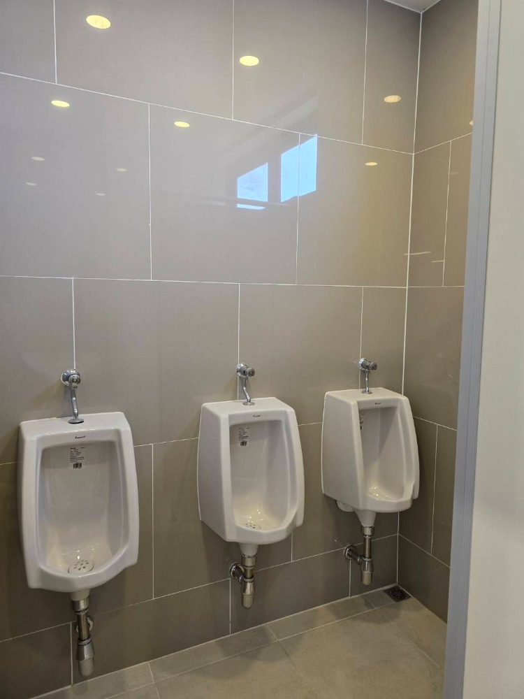 For RentShowroomRama5, Ratchapruek, Bangkruai : West Park Ratchaphruek, beautiful modern showroom. Near Ratchaphruek Road Newly built, ready to use Along Bang Kruai-Jong Thanom Road  Area 200 sq m.