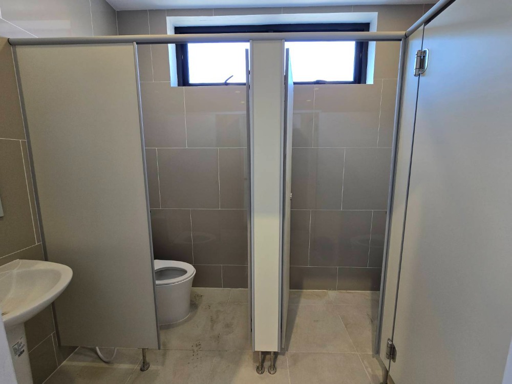 For RentShowroomRama5, Ratchapruek, Bangkruai : West Park Ratchaphruek, beautiful modern showroom. Near Ratchaphruek Road Newly built, ready to use Along Bang Kruai-Jong Thanom Road  Area 200 sq m.