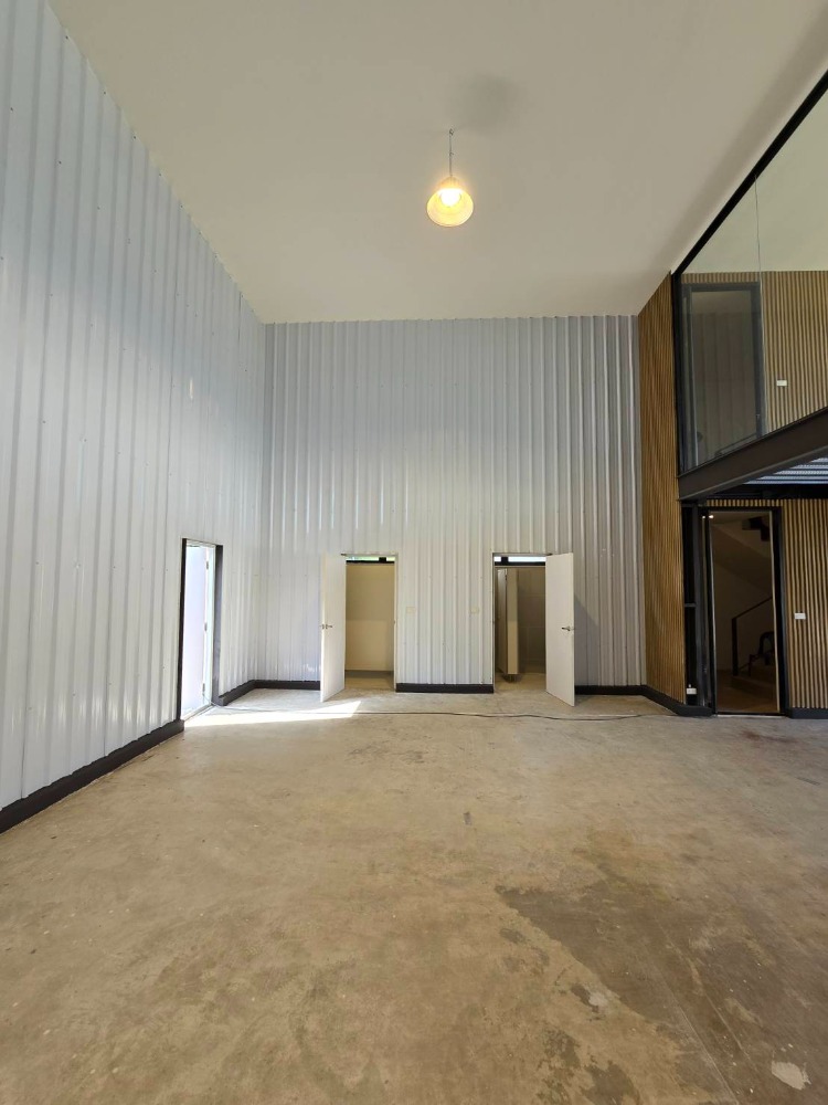 For RentShowroomRama5, Ratchapruek, Bangkruai : West Park Ratchaphruek, beautiful modern showroom. Near Ratchaphruek Road Newly built, ready to use Along Bang Kruai-Jong Thanom Road  Area 200 sq m.