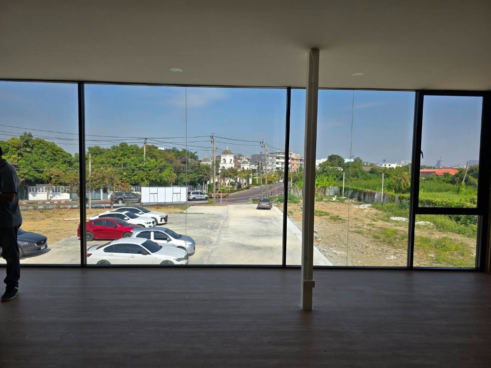 For RentShowroomRama5, Ratchapruek, Bangkruai : West Park Ratchaphruek, beautiful modern showroom. Near Ratchaphruek Road Newly built, ready to use Along Bang Kruai-Jong Thanom Road  Area 200 sq m.