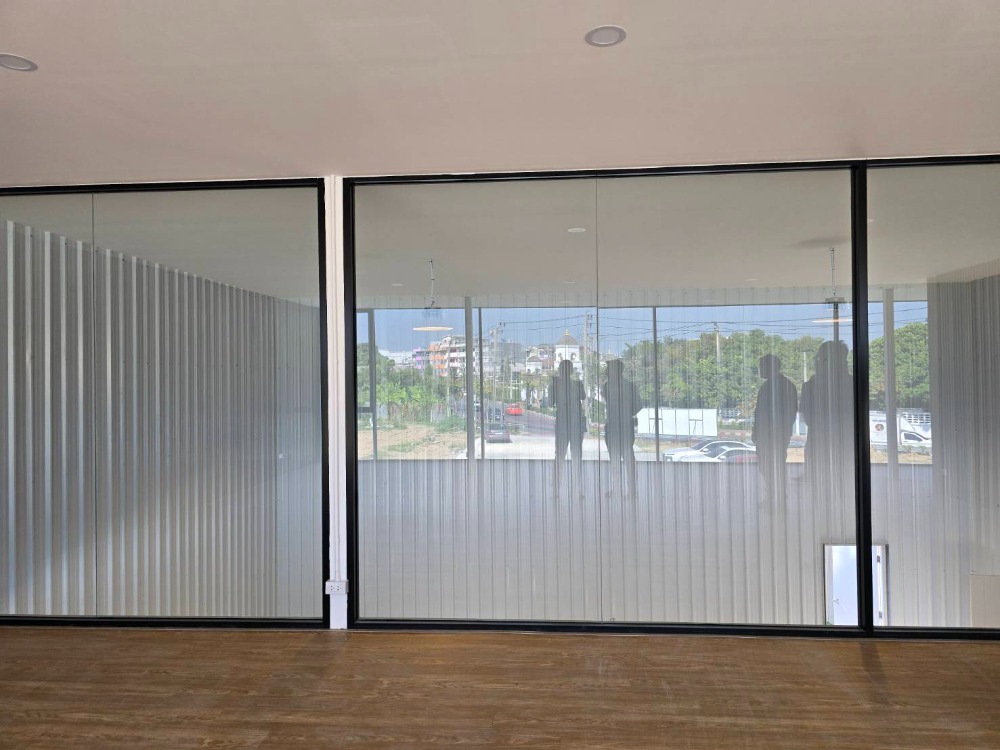 For RentShowroomRama5, Ratchapruek, Bangkruai : West Park Ratchaphruek, beautiful modern showroom. Near Ratchaphruek Road Newly built, ready to use Along Bang Kruai-Jong Thanom Road  Area 200 sq m.