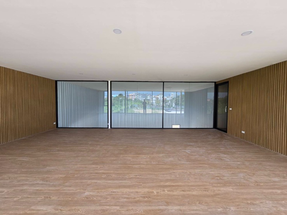 For RentShowroomRama5, Ratchapruek, Bangkruai : West Park Ratchaphruek, beautiful modern showroom. Near Ratchaphruek Road Newly built, ready to use Along Bang Kruai-Jong Thanom Road  Area 200 sq m.