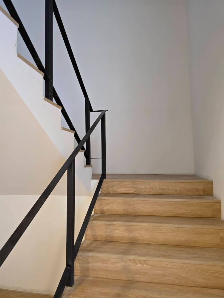 For RentShowroomRama5, Ratchapruek, Bangkruai : West Park Ratchaphruek, beautiful modern showroom. Near Ratchaphruek Road Newly built, ready to use Along Bang Kruai-Jong Thanom Road  Area 200 sq m.