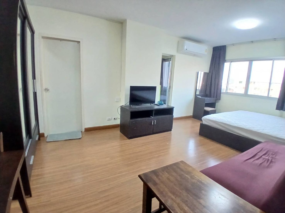 For RentCondoPattanakan, Srinakarin : For rent: The Season Srinakarin, has washing machine, corner room, call 0999983897