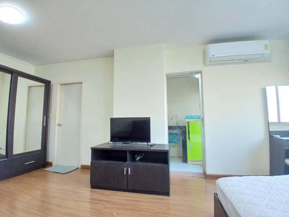 For RentCondoPattanakan, Srinakarin : For rent: The Season Srinakarin, has washing machine, corner room, call 0999983897