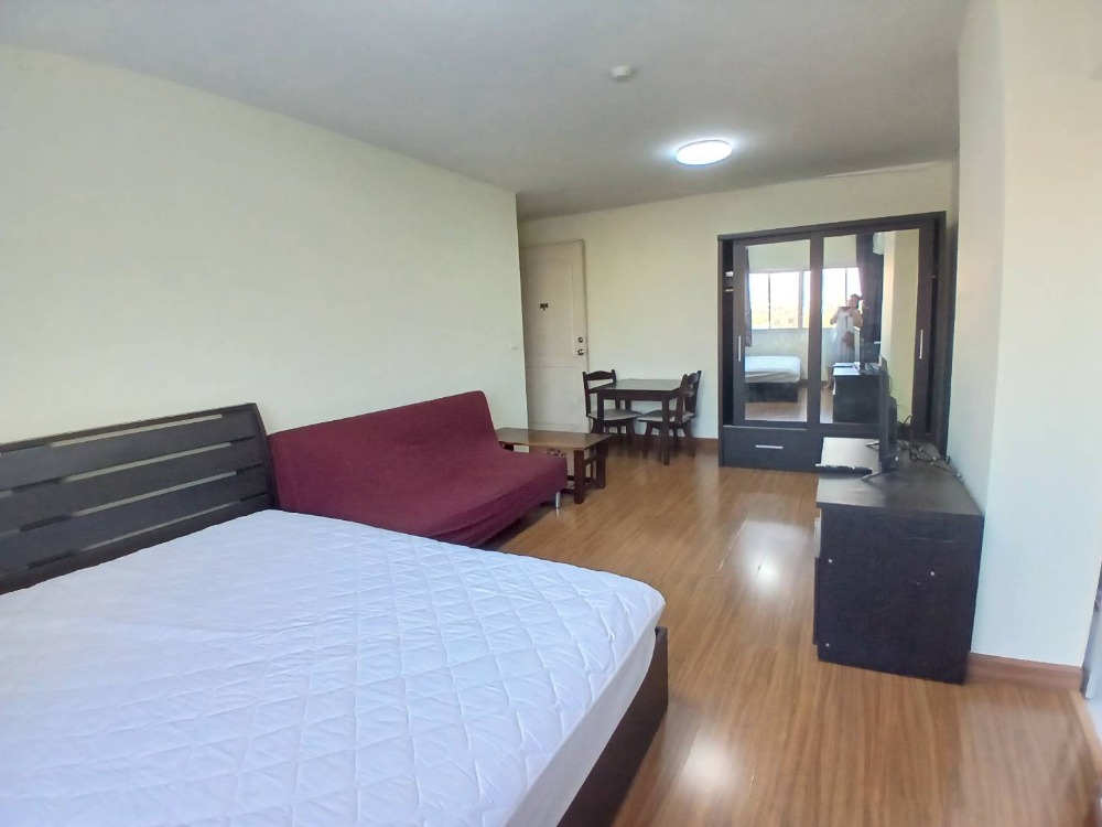 For RentCondoPattanakan, Srinakarin : For rent: The Season Srinakarin, has washing machine, corner room, call 0999983897