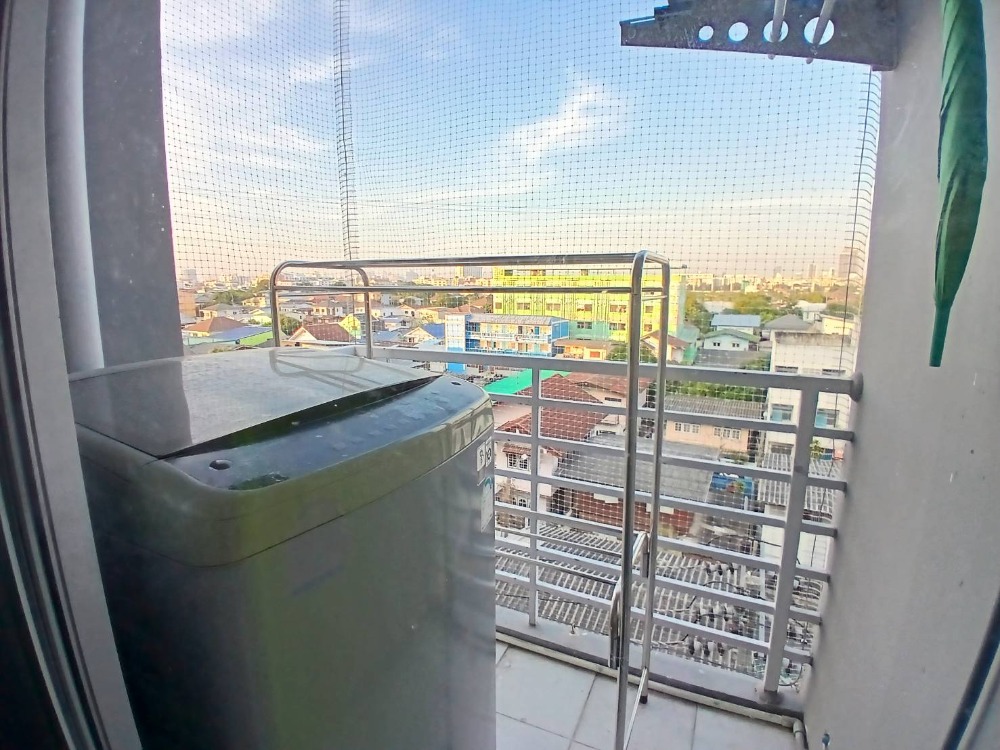 For RentCondoPattanakan, Srinakarin : For rent: The Season Srinakarin, has washing machine, corner room, call 0999983897