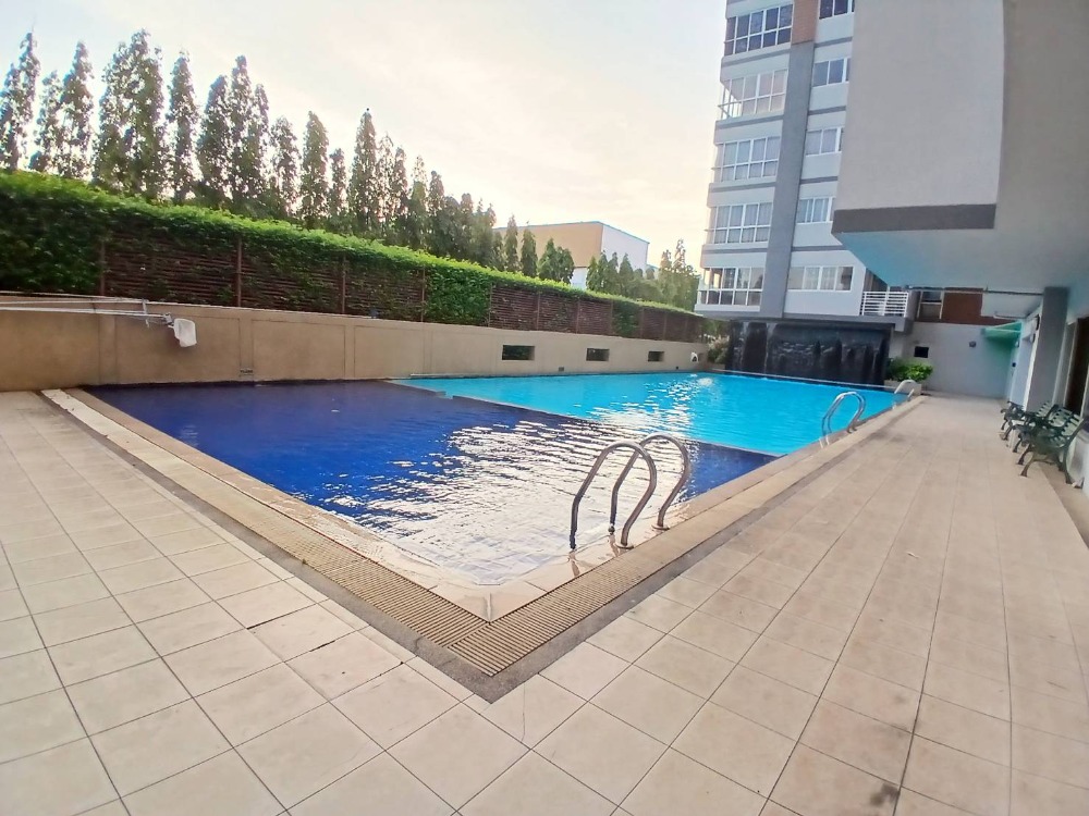 For RentCondoPattanakan, Srinakarin : For rent: The Season Srinakarin, has washing machine, corner room, call 0999983897