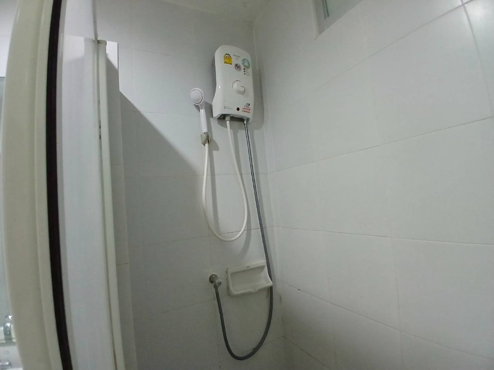 For RentCondoPattanakan, Srinakarin : For rent: The Season Srinakarin, has washing machine, corner room, call 0999983897