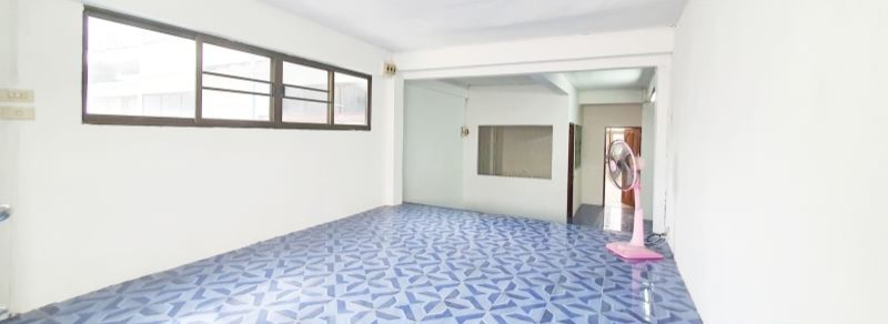 ขายอาคารพาณิชย์โชคชัย4 ลาดพร้าว71 : S-OFYJ101 ขาย อาคารพาณิชย์ โชคชัย4  4ชั้น ขนาด40ตร.ว. พื้นที่ใช้สอย 400ตรม 7นอน 4น้ำ 12ล้าน 064-959-8900