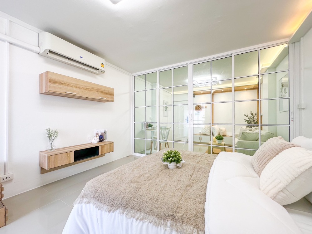 For SaleCondoRatchadapisek, Huaikwang, Suttisan : Condo priced less than a million in the heart of Ratchada 36, ​​pet-friendly condo, very new room.