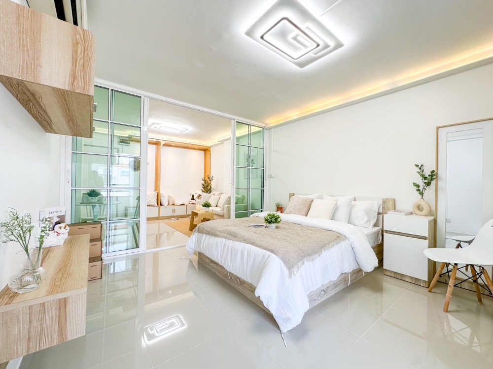 For SaleCondoRatchadapisek, Huaikwang, Suttisan : Condo priced less than a million in the heart of Ratchada 36, ​​pet-friendly condo, very new room.
