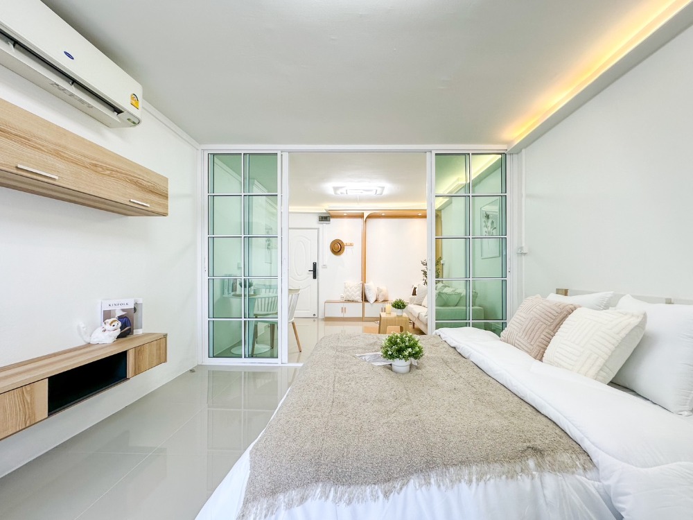 For SaleCondoRatchadapisek, Huaikwang, Suttisan : Condo priced less than a million in the heart of Ratchada 36, ​​pet-friendly condo, very new room.