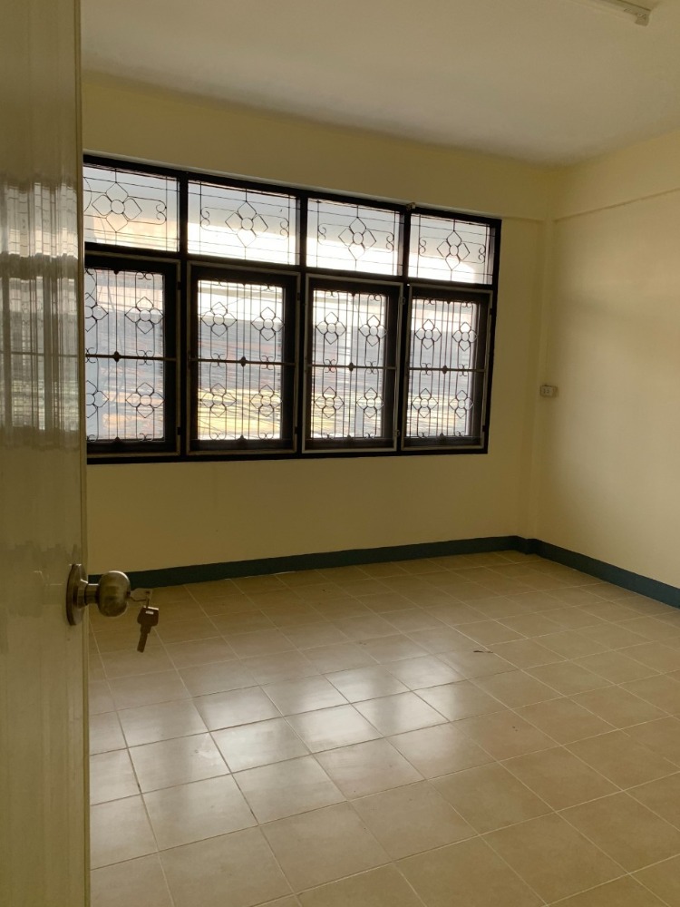 ขายอาคารพาณิชย์โชคชัย4 ลาดพร้าว71 : S-OFYJ102 ขาย อาคารพาณิชย์ โชคชัย4 3ชั้น ขนาด 16ตร.ว. พื้นที่ใช้สอย 64ตรม 2นอน 3น้ำ 5.15ล้าน 064-959-8900