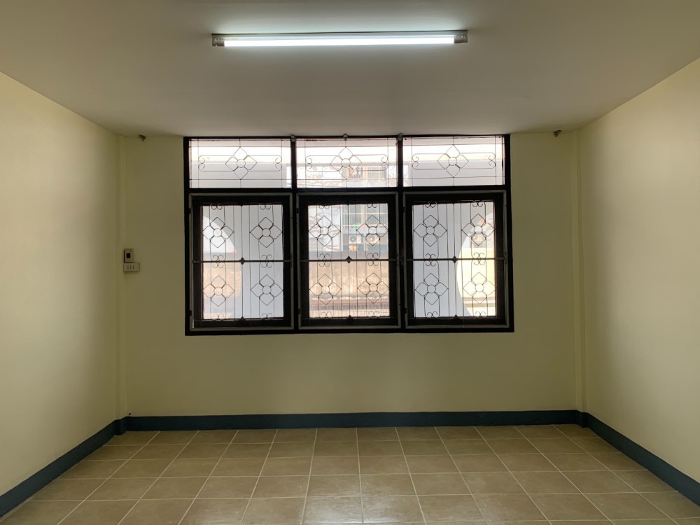 ขายอาคารพาณิชย์โชคชัย4 ลาดพร้าว71 : S-OFYJ102 ขาย อาคารพาณิชย์ โชคชัย4 3ชั้น ขนาด 16ตร.ว. พื้นที่ใช้สอย 64ตรม 2นอน 3น้ำ 5.15ล้าน 064-959-8900